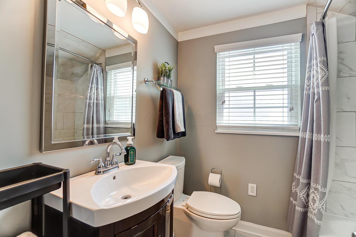 2651 Wellesley Road Columbus, OH 43209 - Photo 24 of 47 FULL BATH