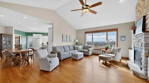 $650,000 | 17176 Hilltop Lane, Chatfield, MN 55923