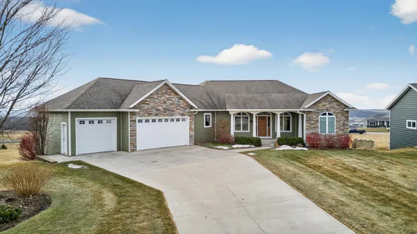 $650,000 | 17176 Hilltop Lane, Chatfield, MN 55923