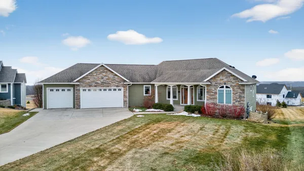 $650,000 | 17176 Hilltop Lane, Chatfield, MN 55923