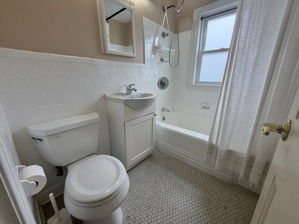 17 Hatfield Road, Unit 17 Newton, MA 02465 - Photo 20 of 42