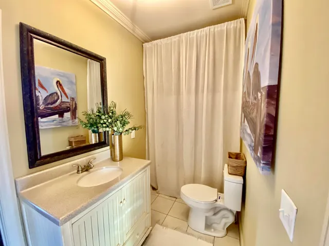 a picture of a flower in a garden