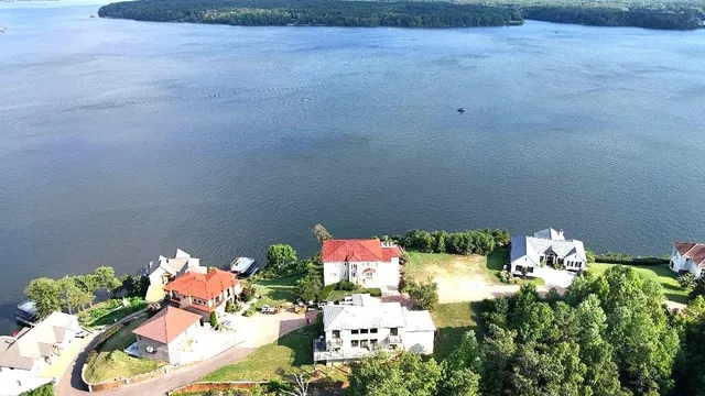 $699,000 | 405 Shipwatch Pnt, Savannah, TN 38372