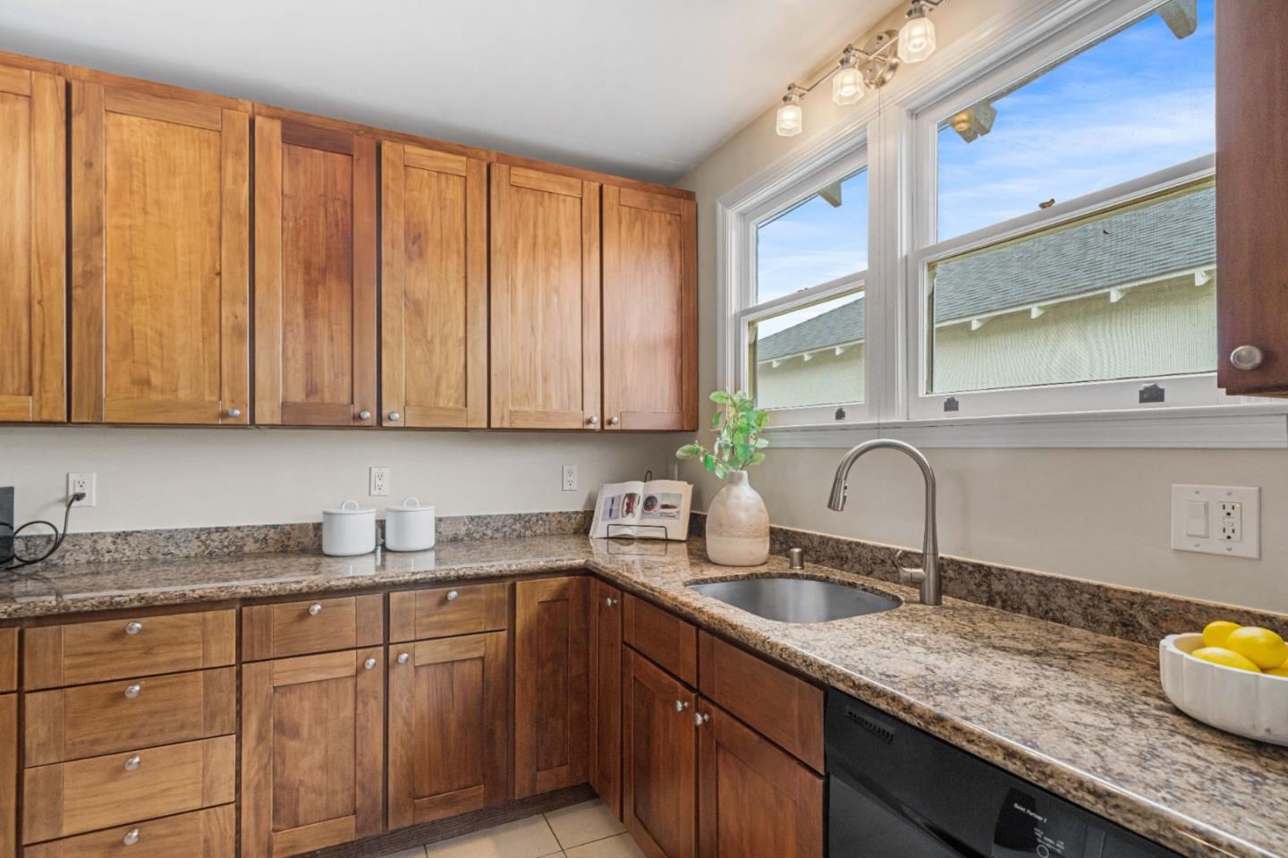 656 Myrtle Street Half Moon Bay, CA 94019 - Photo 12 of 41