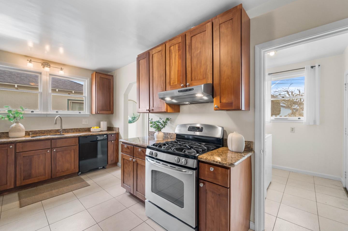 656 Myrtle Street Half Moon Bay, CA 94019 - Photo 13 of 41