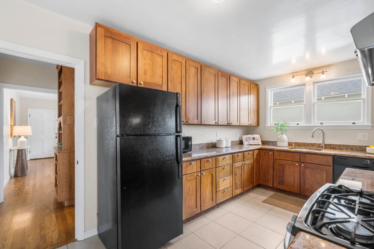 656 Myrtle Street Half Moon Bay, CA 94019 - Photo 10 of 41