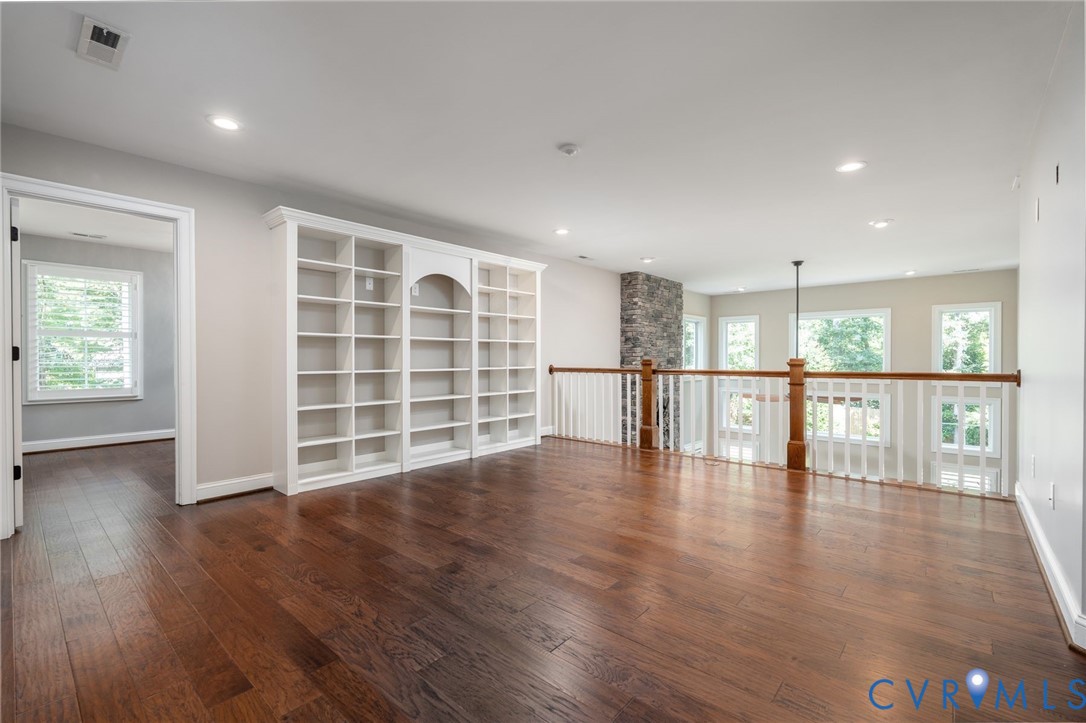 12653 River Road Henrico, VA 23238 - Photo 23 of 35 Custom built-ins throughout the home