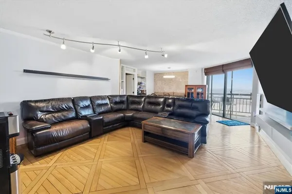 $480,000 | 2208 Harmon Cove Tower, Secaucus, NJ 07094