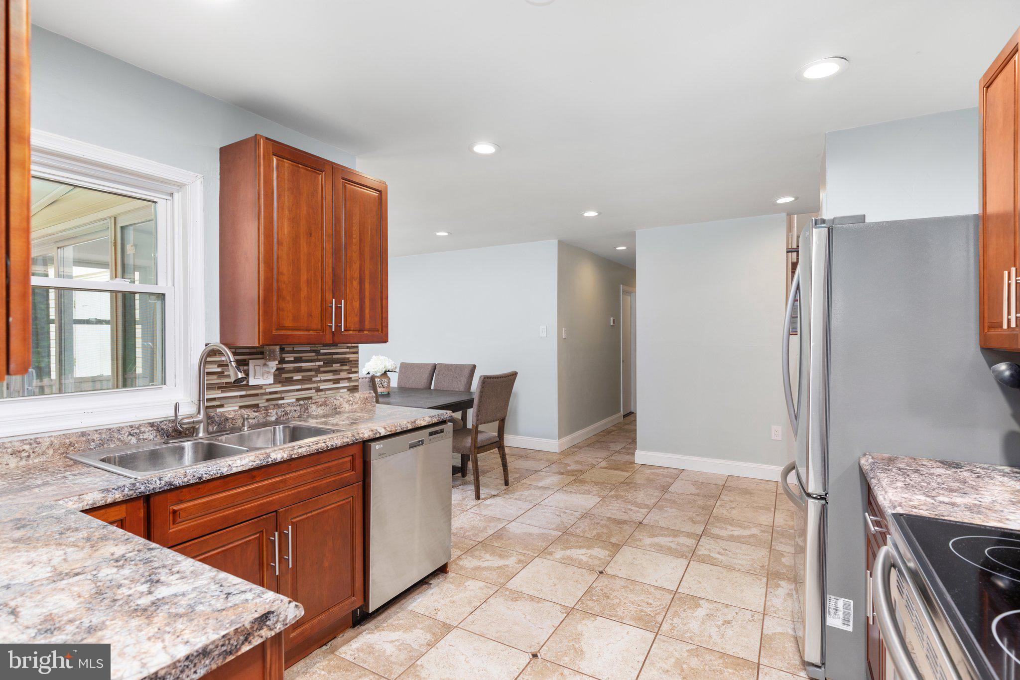 10 Brookfield Circle Sterling, VA 20164 - Photo 11 of 33 Wood Cabinets and Stainless Steel Appliances