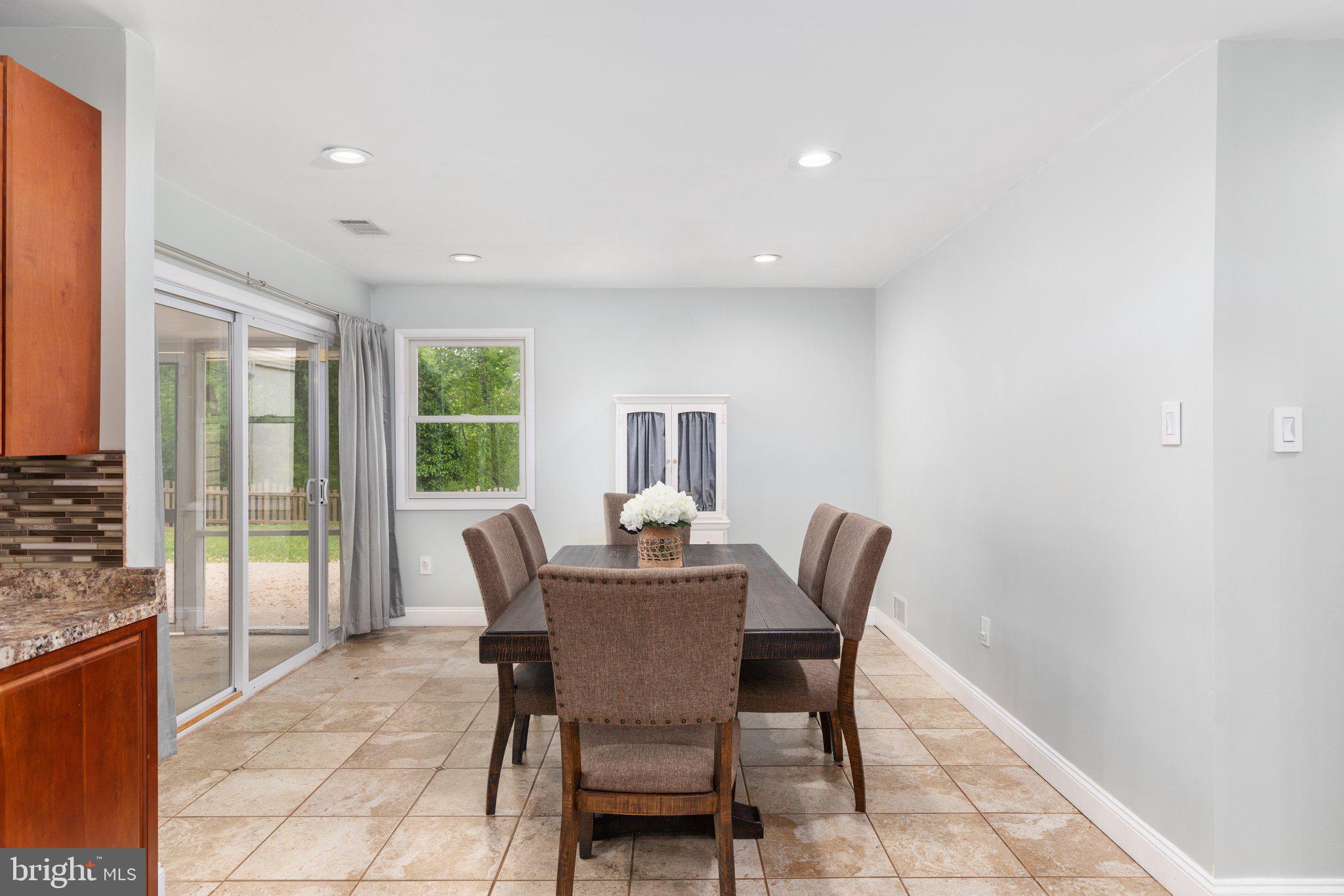 10 Brookfield Circle Sterling, VA 20164 - Photo 12 of 33 Large Dining area with door to Screened-in porch