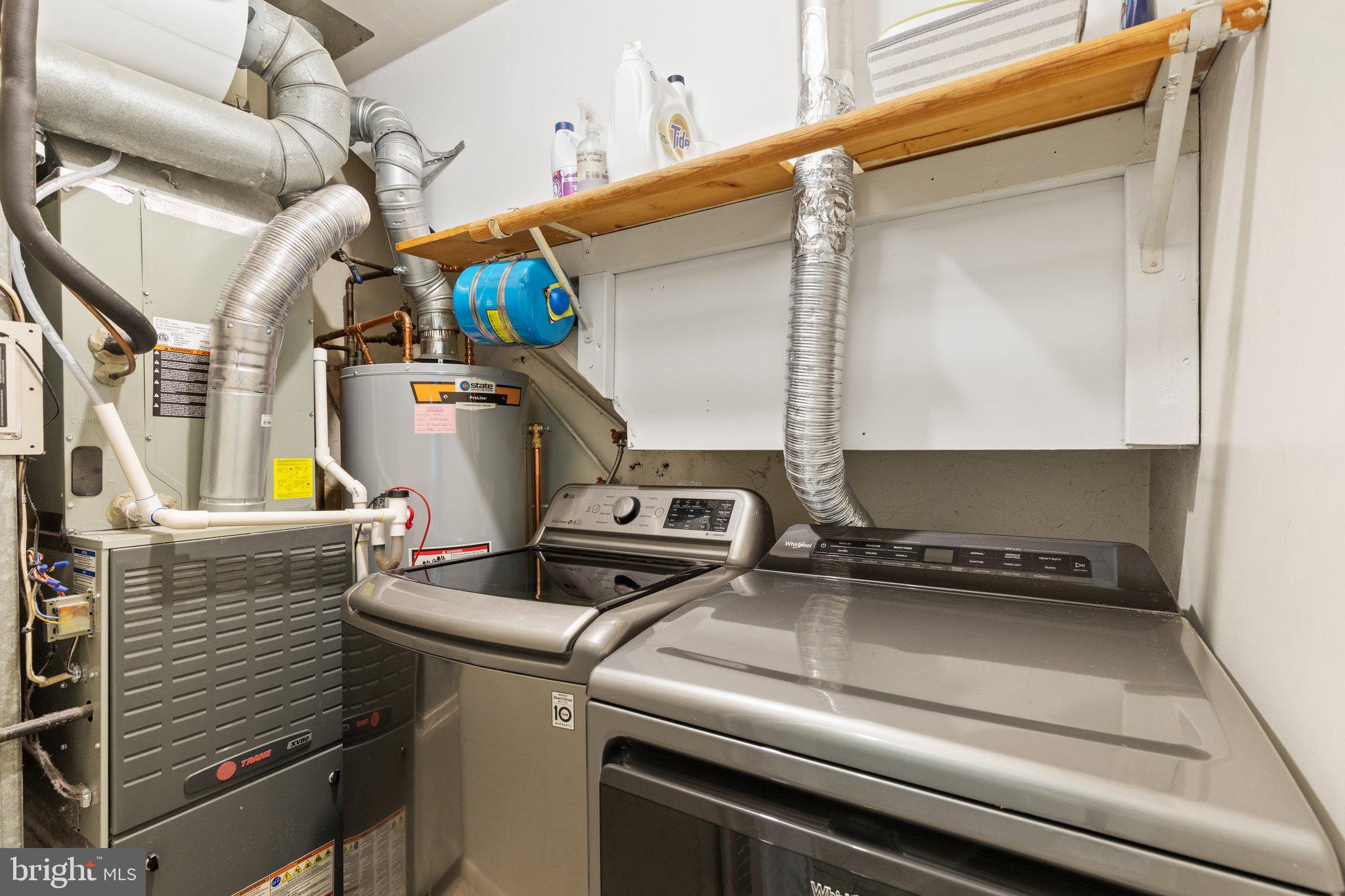 10 Brookfield Circle Sterling, VA 20164 - Photo 25 of 33 Main level laundry