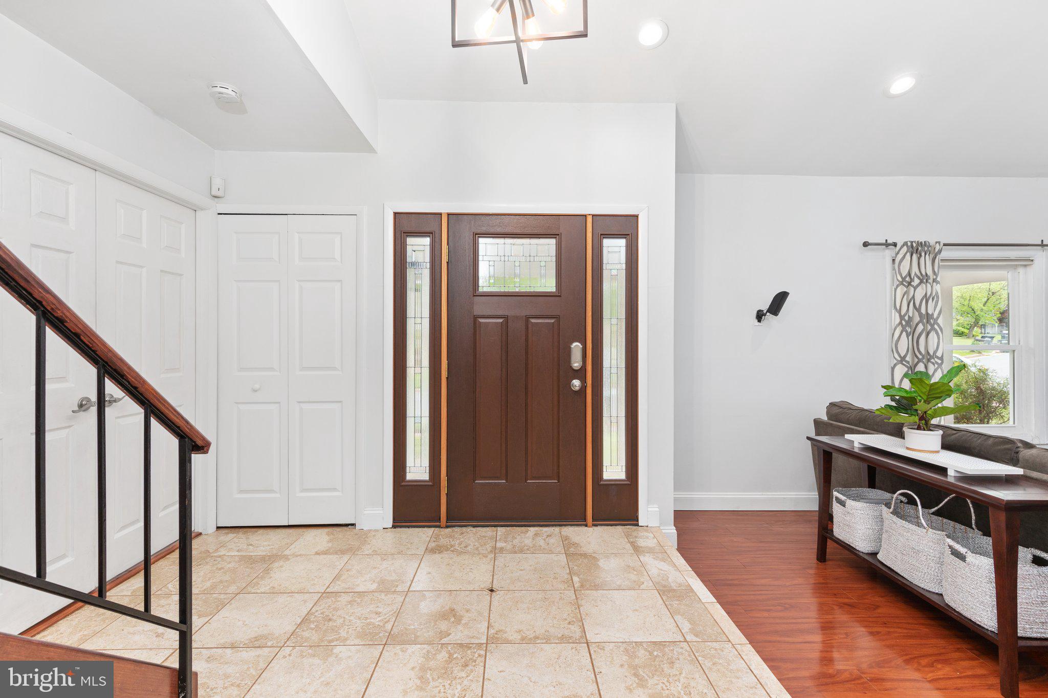 10 Brookfield Circle Sterling, VA 20164 - Photo 3 of 33 Beautiful Entryway