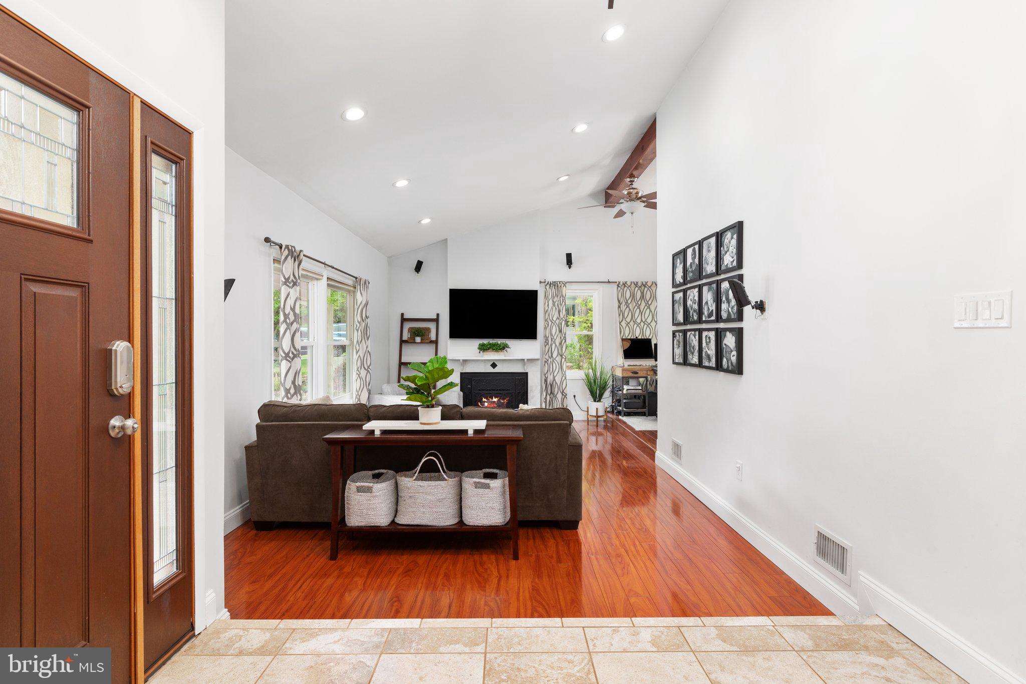 10 Brookfield Circle Sterling, VA 20164 - Photo 4 of 33 Family Room