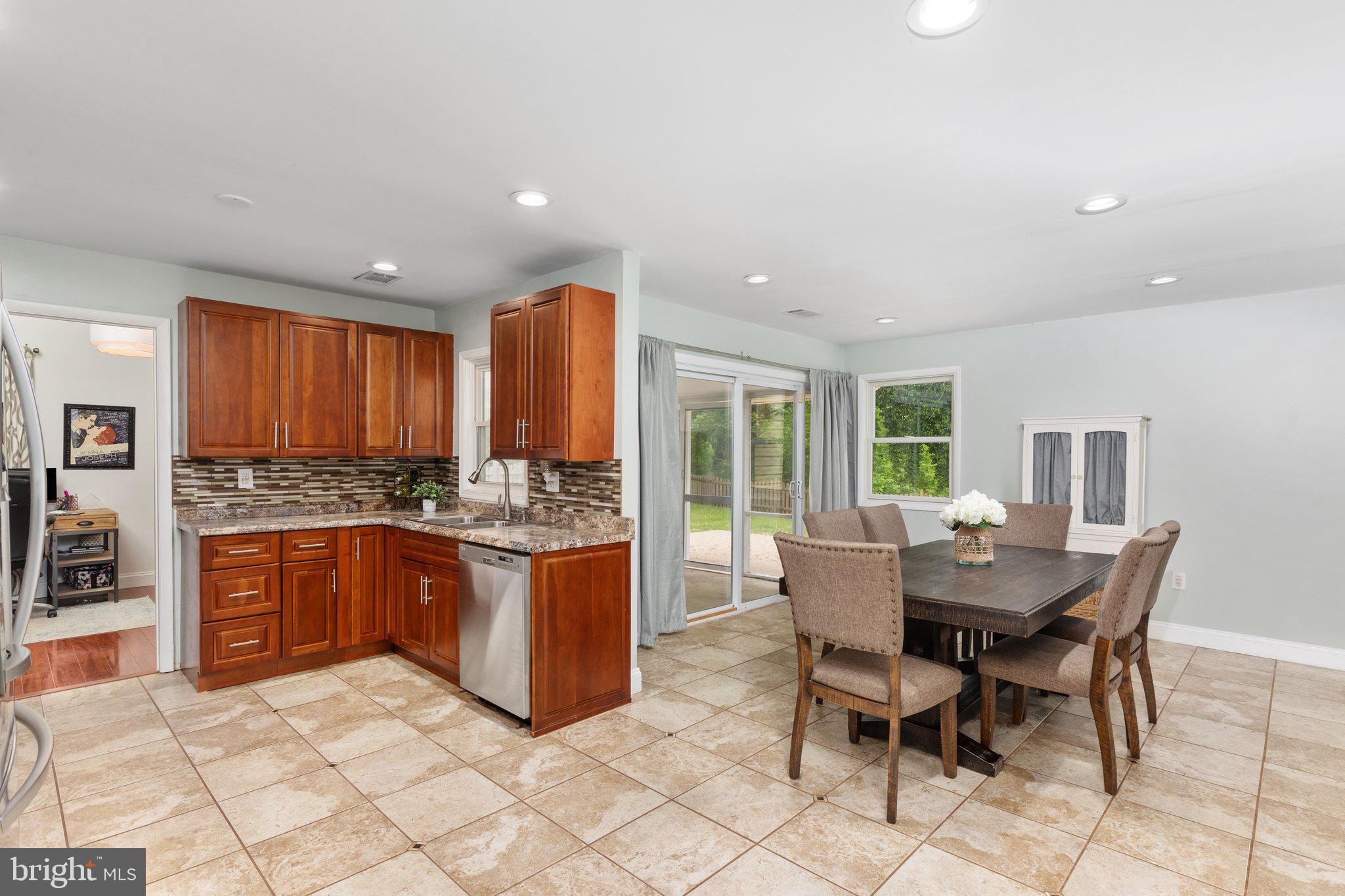 10 Brookfield Circle Sterling, VA 20164 - Photo 9 of 33 Kitchen and Dining Area