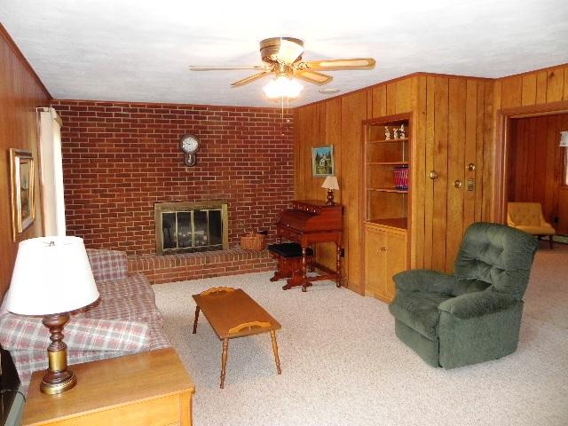 5811 Brahma Road Roanoke, VA 24018 - Photo 12 of 23 Family Room 2.JPG