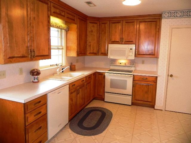 5811 Brahma Road Roanoke, VA 24018 - Photo 10 of 23 Kitchen 2.JPG