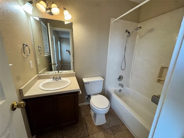 $1,650 | 1013 Warbler Cove, Hutto, TX 78634