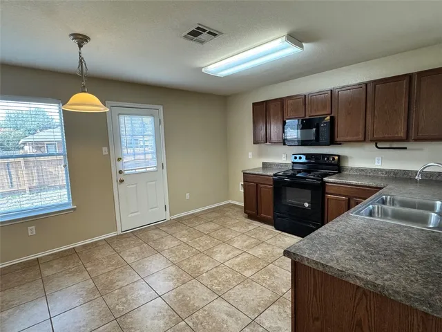 $1,650 | 1013 Warbler Cove, Hutto, TX 78634