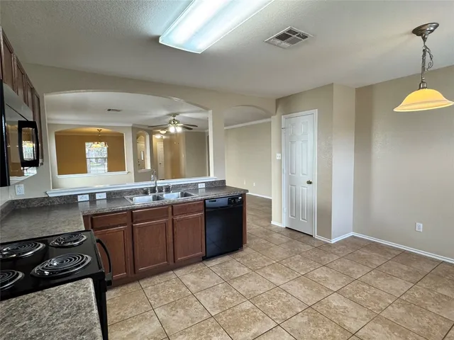 $1,650 | 1013 Warbler Cove, Hutto, TX 78634