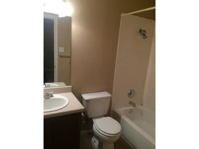 $1,750 | 1013 Warbler Cove, Hutto, TX 78634