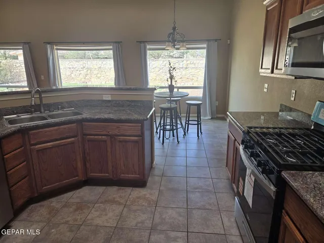 $299,500 | 608 Missy Court, Sunland Park, NM 88008
