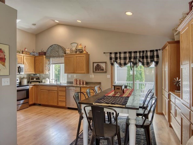 4802 North Farr Road Spokane, WA 99206 - Photo 8 of 33