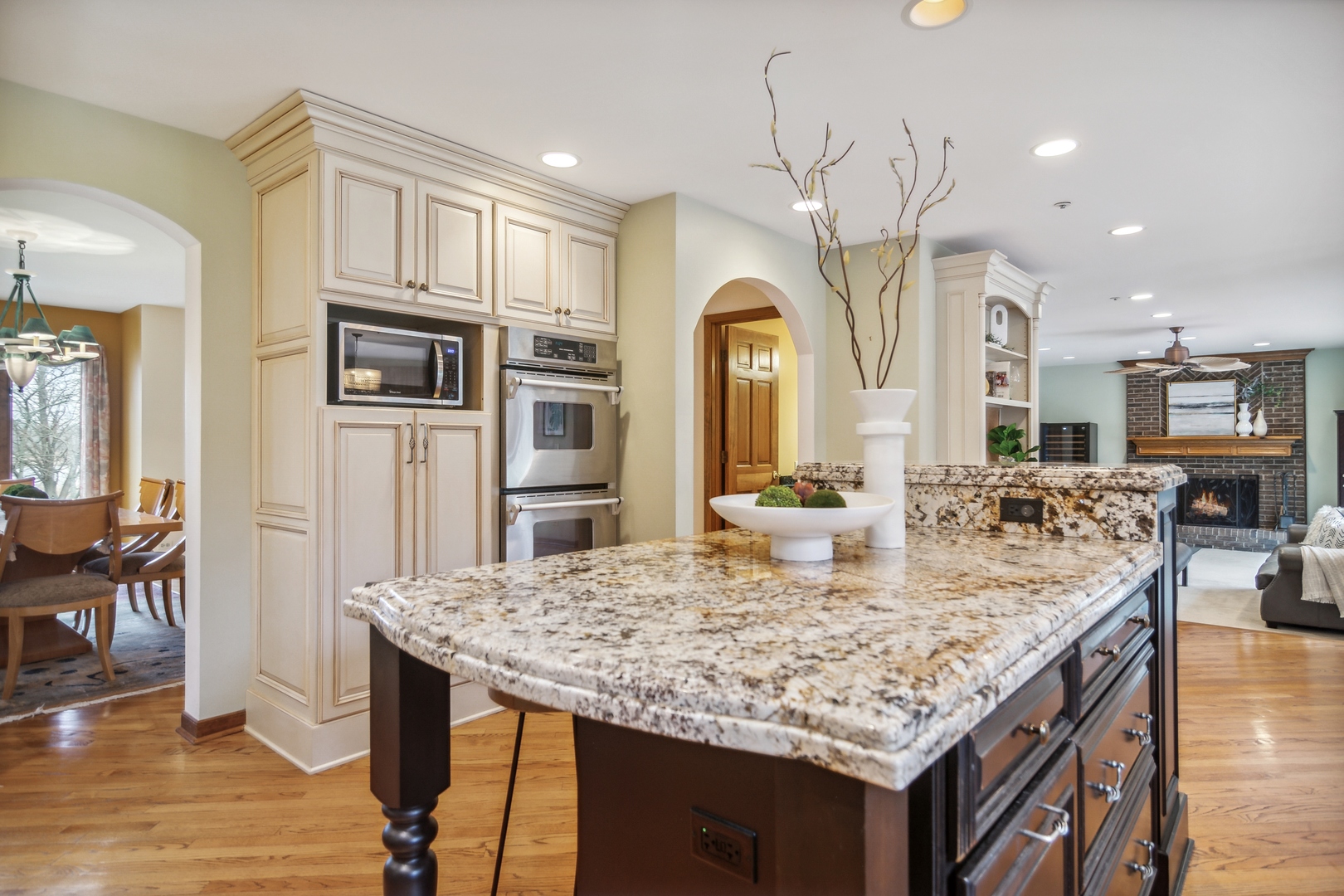 5247 Hilltop Road Long Grove, IL 60047 - Photo 8 of 37 Gallery Image 8