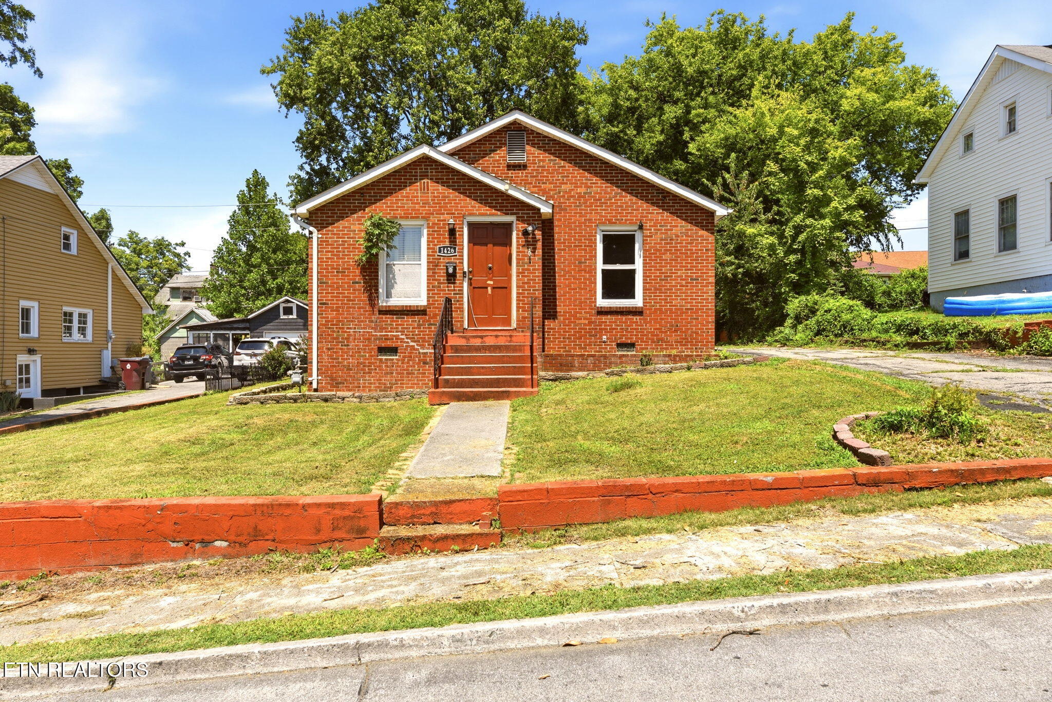 1426 Remsen Street Alcoa, TN 37701 - Photo 2 of 18 1-web-or-mls-DSC_4225