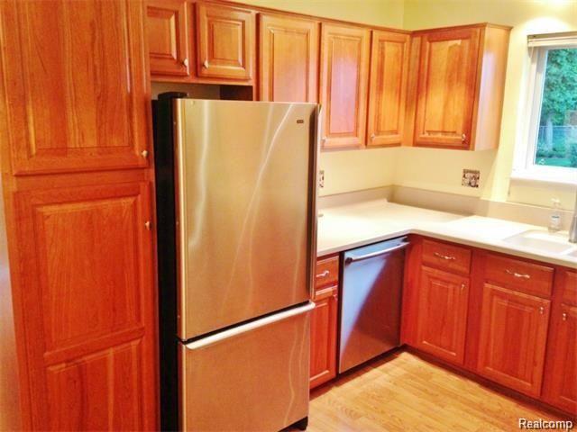445 Buckingham Road Canton, MI 48188 - Photo 3 of 15