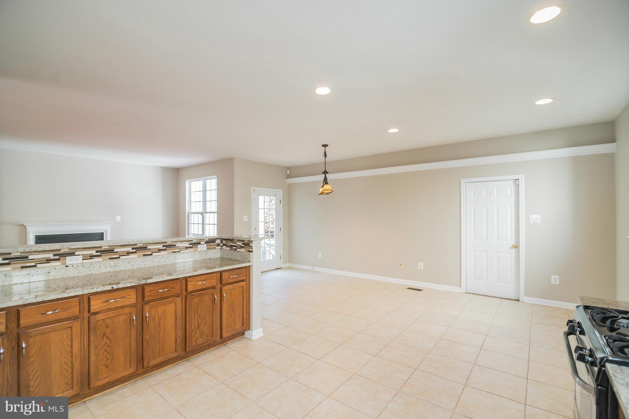18110 Coachmans Road Germantown, MD 20874 - Photo 11 of 30 Kitchen and breakfast area