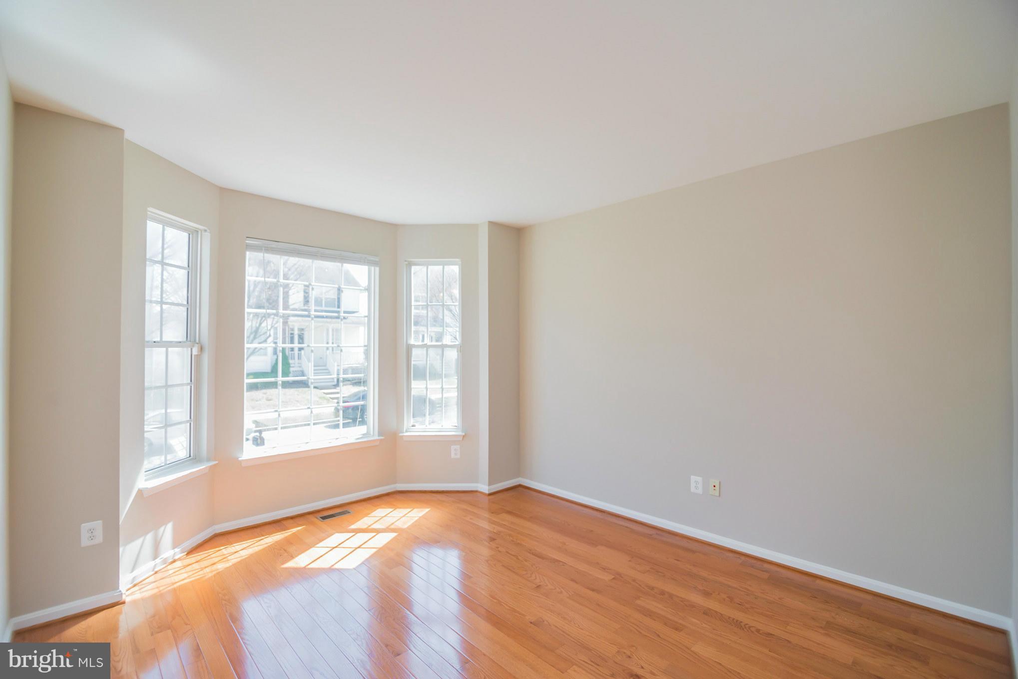 18110 Coachmans Road Germantown, MD 20874 - Photo 7 of 30 Living Room