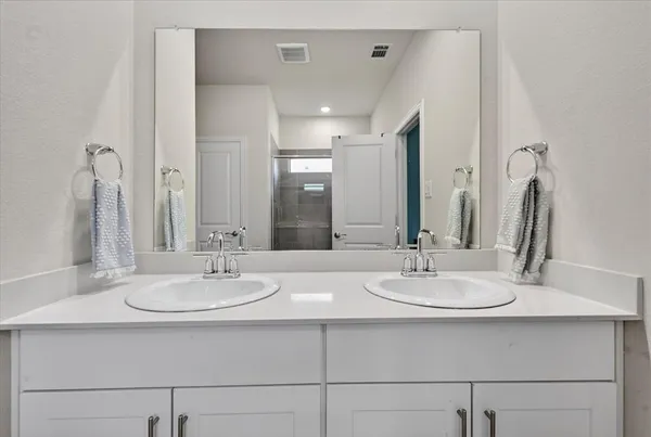 $3,000 | 210 Briarwood, Lake Dallas, TX 75065