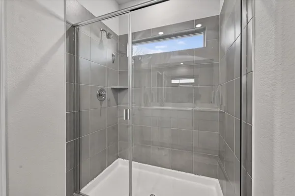 $3,000 | 210 Briarwood, Lake Dallas, TX 75065