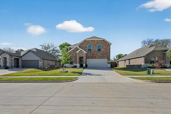 $3,000 | 210 Briarwood, Lake Dallas, TX 75065