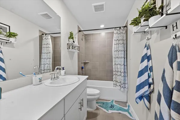 $3,000 | 210 Briarwood, Lake Dallas, TX 75065