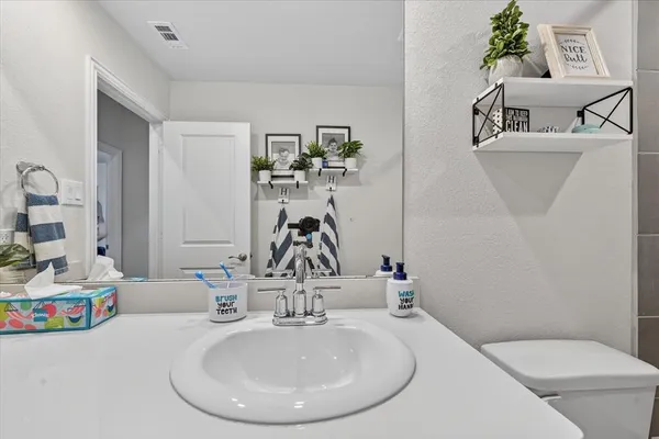 $3,000 | 210 Briarwood, Lake Dallas, TX 75065