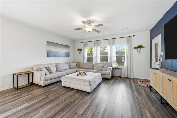 $3,000 | 210 Briarwood, Lake Dallas, TX 75065