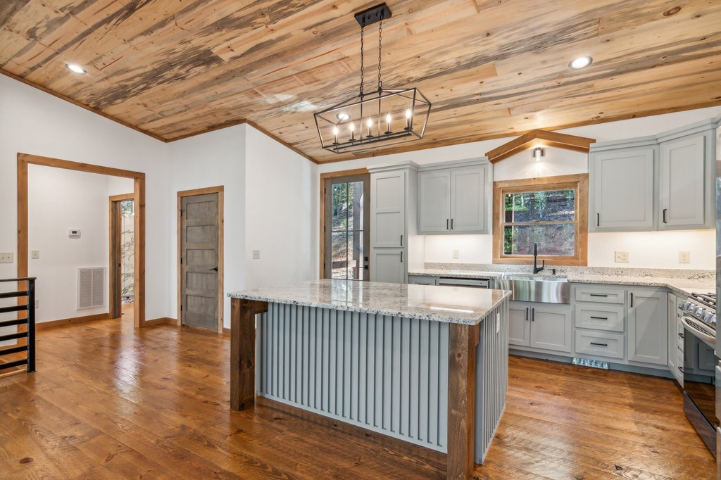 291 Long's Road Blue Ridge, GA 30513 - Photo 13 of 84