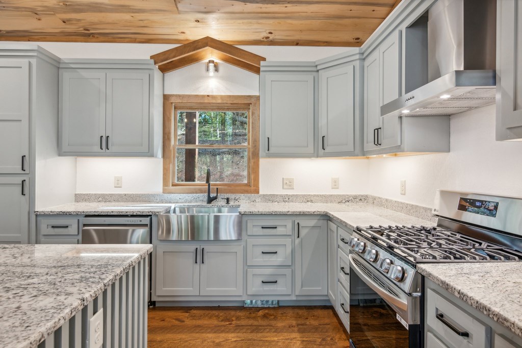 291 Long's Road Blue Ridge, GA 30513 - Photo 14 of 84