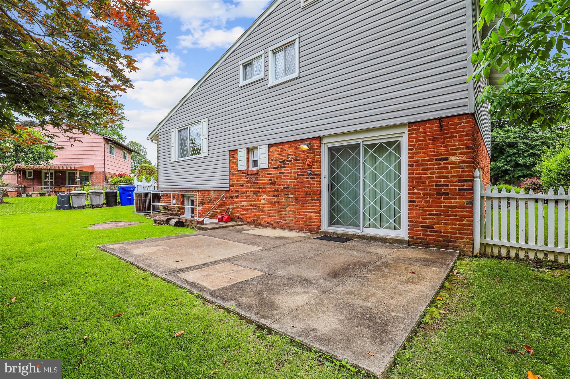 11818 Mentone Road Silver Spring, MD 20906 - Photo 6 of 25 Walk out slider from main level kitchen