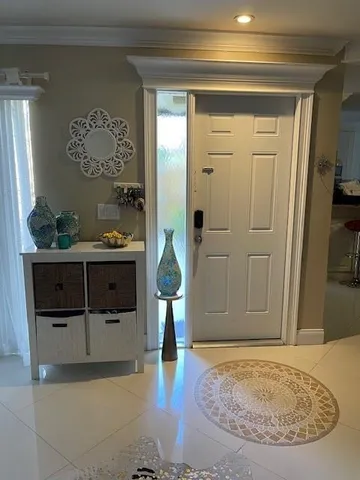 a view of livingroom with furniture