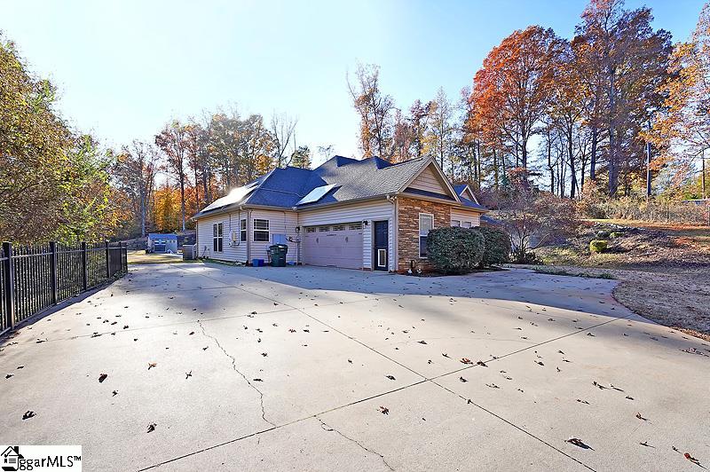 235 Wansley Road Taylors, SC 29687 - Photo 4 of 32 Gallery Image 4
