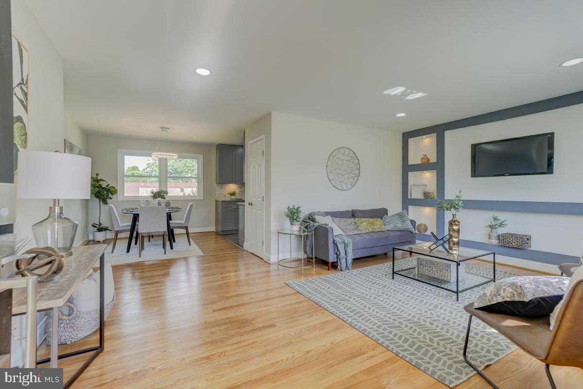 8614 Riggs Road Hyattsville, MD 20783 - Photo 4 of 28 Living Room