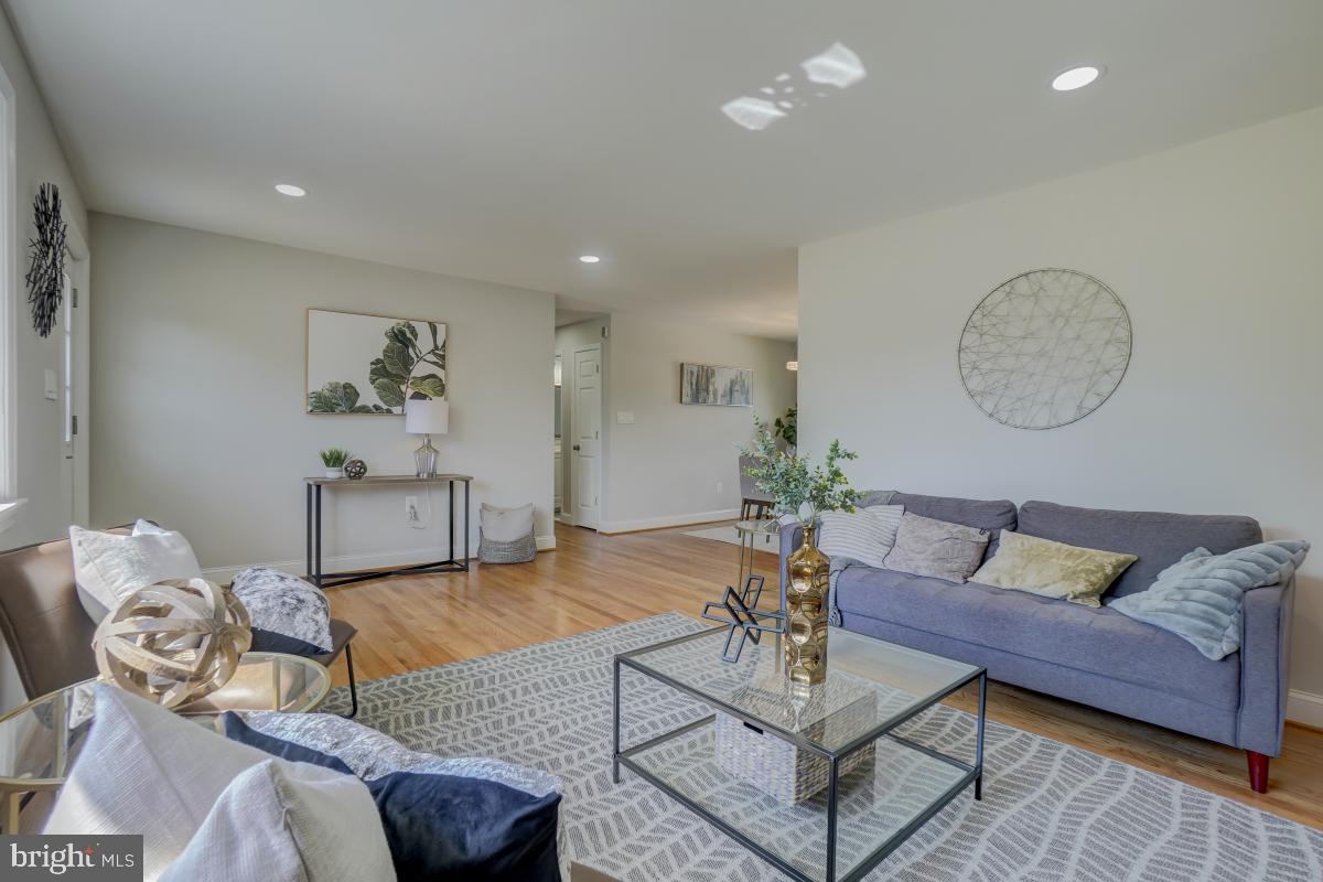 8614 Riggs Road Hyattsville, MD 20783 - Photo 5 of 28 Living Room