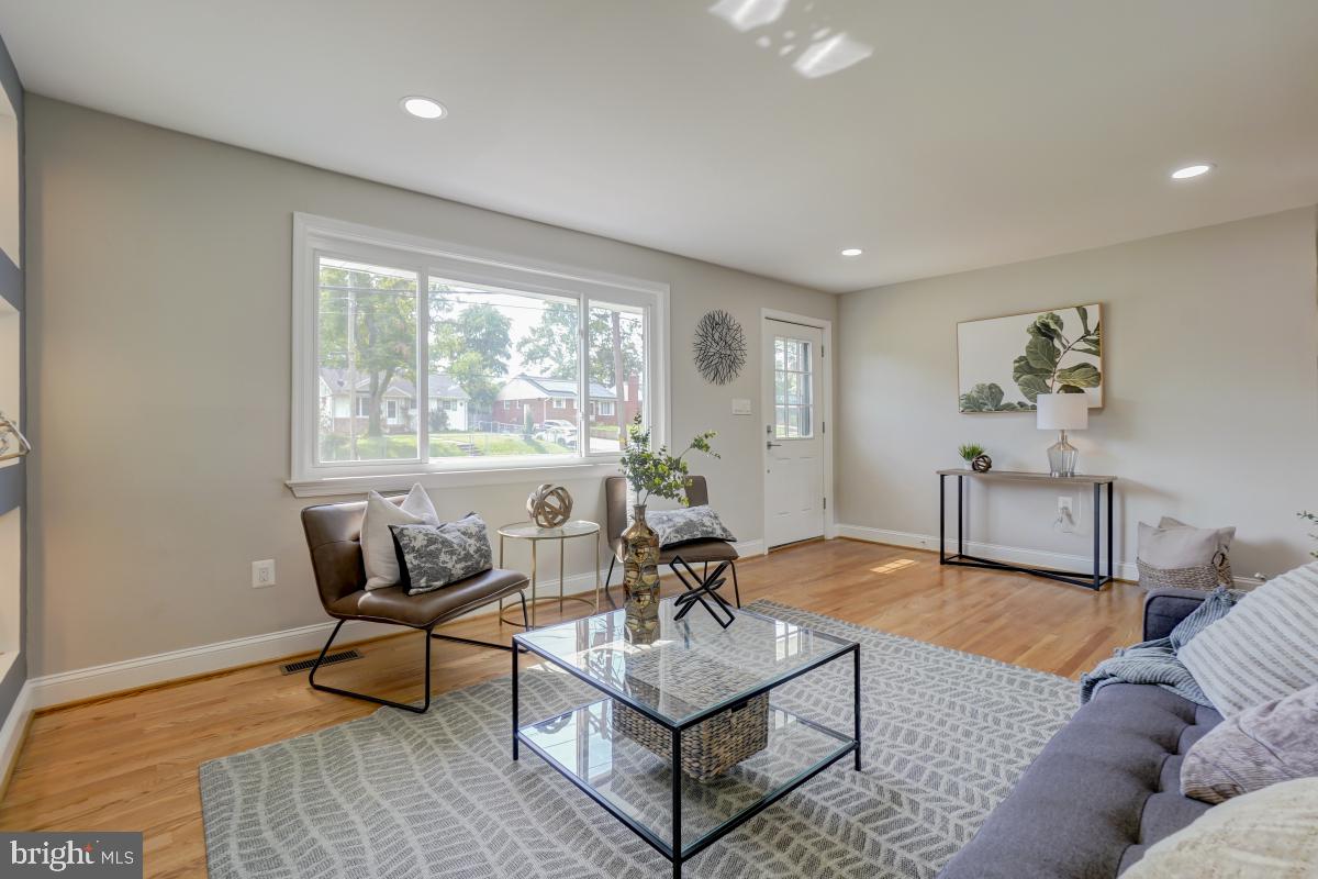 8614 Riggs Road Hyattsville, MD 20783 - Photo 6 of 28 Living Room