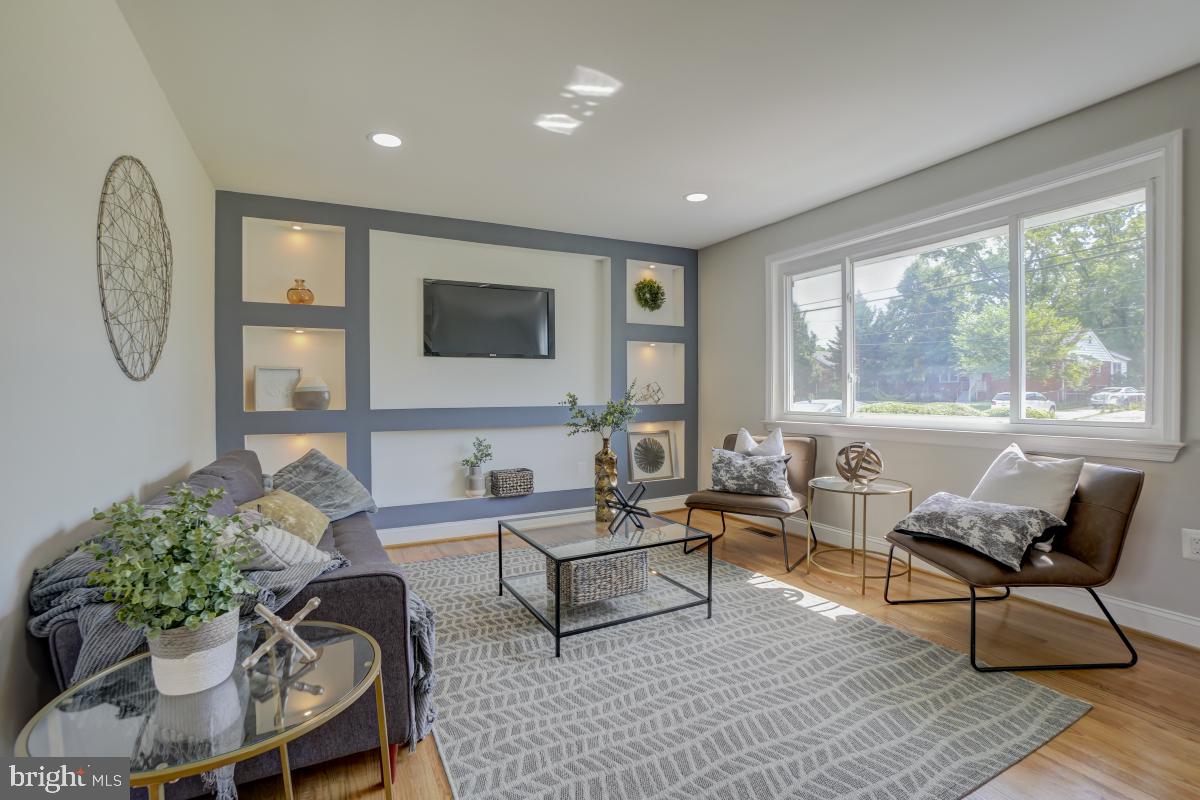 8614 Riggs Road Hyattsville, MD 20783 - Photo 7 of 28 Living Room