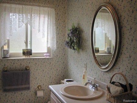 39775 Cheviot Road Canton, MI 48188 - Photo 10 of 13 Bath