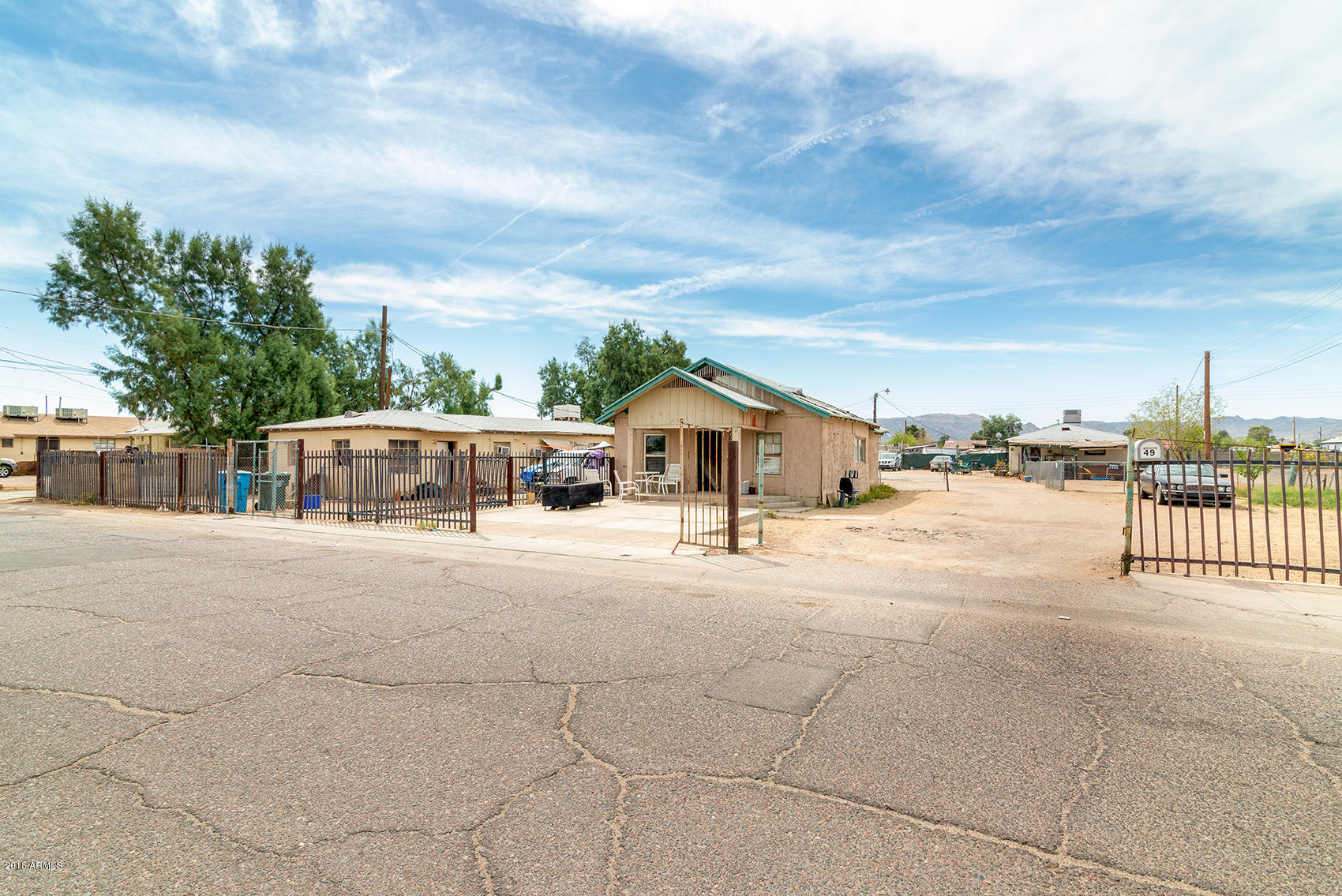 49 East Riverside Street Phoenix, AZ 85040 - Photo 3 of 40 DSC_9056