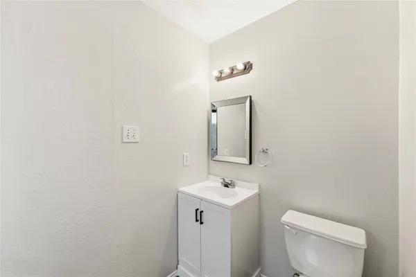 $2,400 | 11015 Shumard Oak Court, Houston, TX 77065