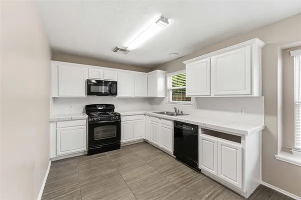 $2,400 | 11015 Shumard Oak Court, Houston, TX 77065